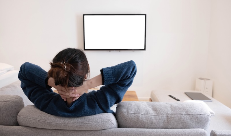 テレビを見ている