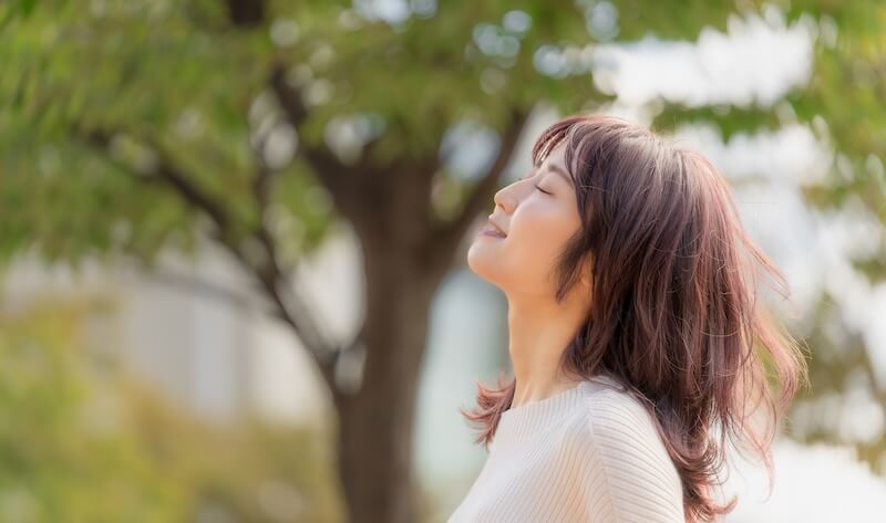 整える女性